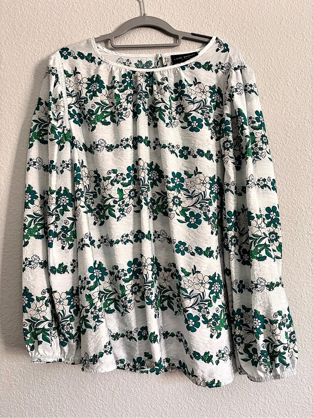 Lane Bryant Floral Blouse in White & Green Size 20 Like New